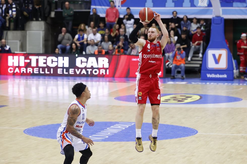 supportersmagaz's tweet image. Da quando è arrivato, Mannion ha: 25 punti di media, 58% da 2, 52.6% da 3, 89.5% ai liberi, 4.3 assist, 22 valutazione, 3 vittorie (fonte @MarcoAMunno) 

@PallVarese @DamianoFranz #TreVar #NoiSiamoVarese #TuttoUnAltroSport #SerieATipo