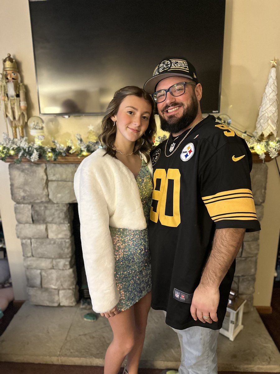 Huffstuff01's tweet image. My baby girls first dance she’s getting to big please make it stop!!! 😍😍