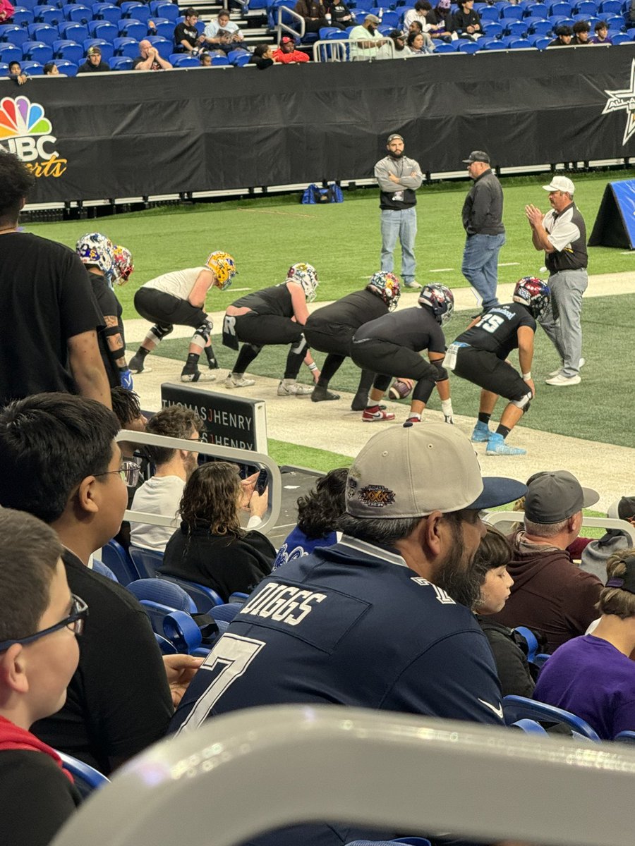<a href="/ReggieHayes65/">Reggie JOHNSON</a> warming up for the SA Sports All Star game.  

The young man is 6’5 265 lbs.  plays left tackle &amp; was 2nd in state last year in Discus.  He also dropped 30+ in a basketball game last week.  

Someone may want to come to Blanco and get him.  🤷🏻‍♂️