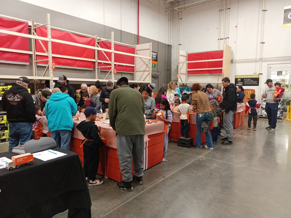 Erica76408629's tweet photo. Tulare 6946 kids workshop 135 kids today ❤️ https://t.co/aUpDB77XT1
