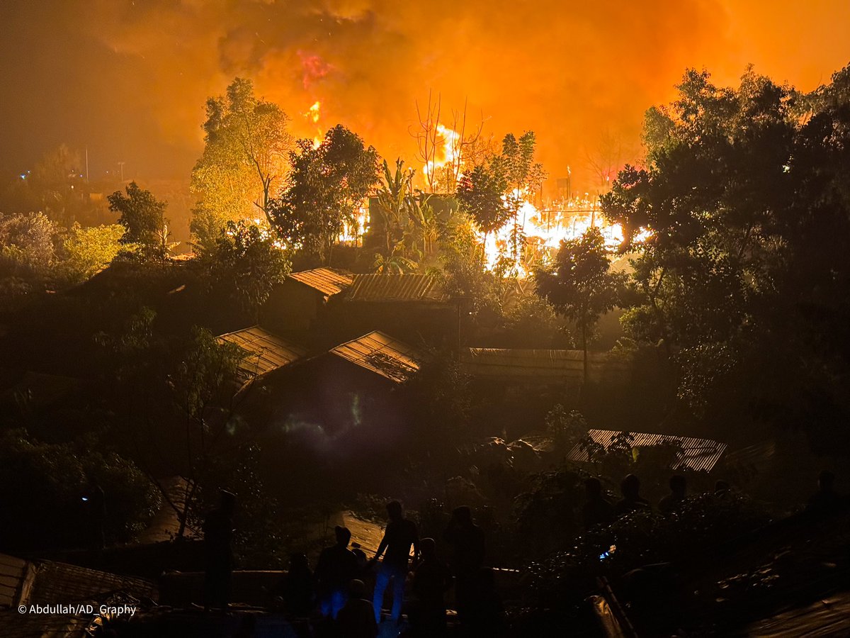 Abdulla_AH7's tweet photo. Update :

After almost 3 hours burning continuously, the fire is finally stopped and it has devastated thousands of shelter and made thousands of people displaced. 

#fireincamp https://t.co/ebfaGSOTeQ