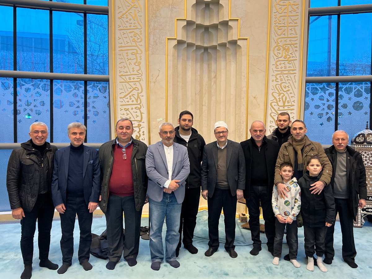 ercument61aydin's tweet photo. Bugün, çok değerli babamız merhum Recep Aydın'ın ruhuna ithafen Köln DİTİB Merkez Camii'nde düzenlediğimiz mevlid-i şerif programında dostlarımızla bir araya geldik. 

Katılımlarından ötürü;  büyüklerime ve arkadaşlarıma kalpten teşekkürlerimi sunuyorum. https://t.co/AdpavlwjRW