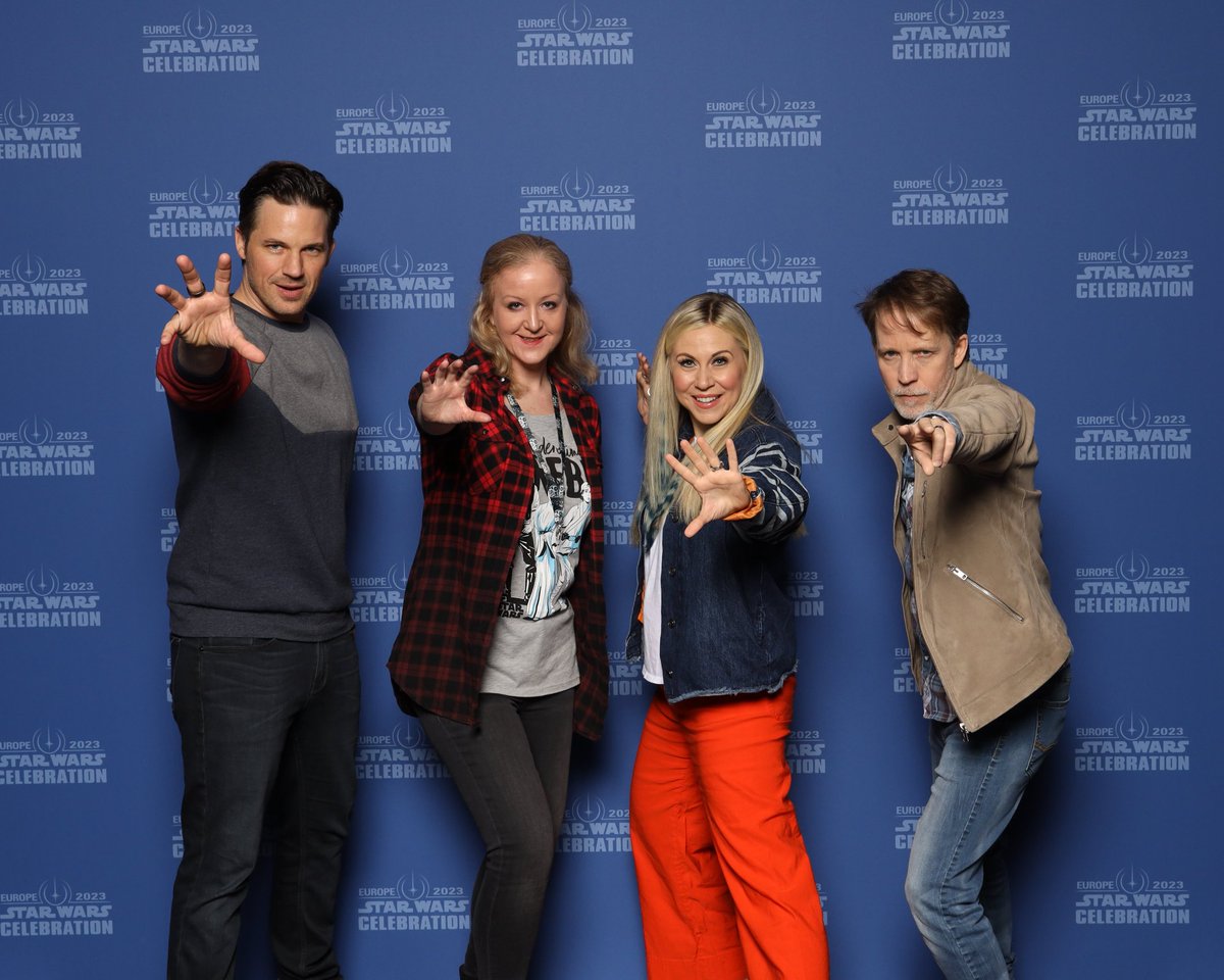 Wendigo_Jill's tweet photo. Anakin Skywalker is my favourite Star Wars character. Highlight of 2023 was meeting Hayden Christensen and @MattLanter π€
#StarWars #Anakin #AnakinSkywalker #TheCloneWars #SWCE23 #starwarscelebration https://t.co/oOsFFpqRnr