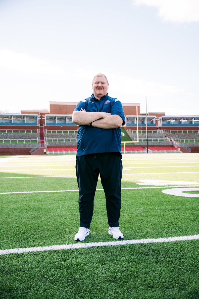 CFBAnalytical's tweet photo. 1st Staff All-American and our 2023 Unit Coach of the Year is Bill Durkin of the Liberty Flames

1,098 unit coaches in the FBS and Bill lead them all with a phenomenal 97.3 score for this 4 star career graded OL coach

https://t.co/5J09x4CoeT https://t.co/HFRBLZvPTD