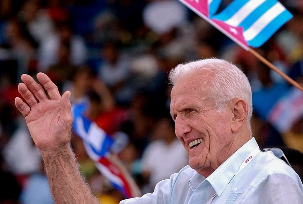 Esteban Lazo: "El homenaje a José Ramón Fernández, patriota incondicional con una admirable historia de entrega a nuestro proceso revolucionario, de fidelidad al Comandante en Jefe y a Raúl; ejemplo para nuestro pueblo y diputado a la <a href="/AsambleaCuba/">Asamblea Nacional Cuba</a> desde su constitución en 1976"