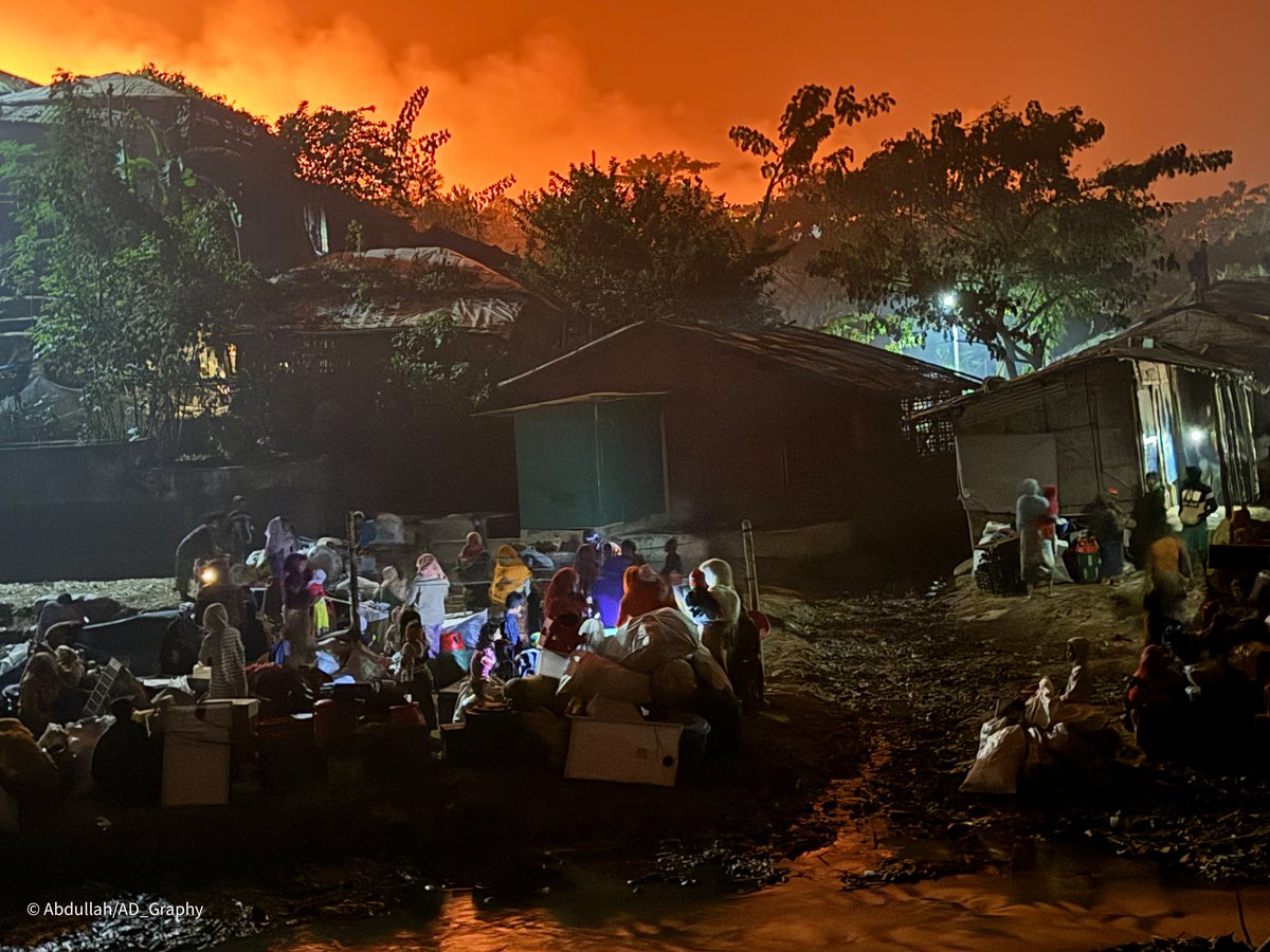 Abdulla_AH7's tweet photo. The Rohingya refugees are gathered on the blank spaces to escape from the fire but now they are facing challenges with cold as it is winter here. https://t.co/kjYHID6Mff