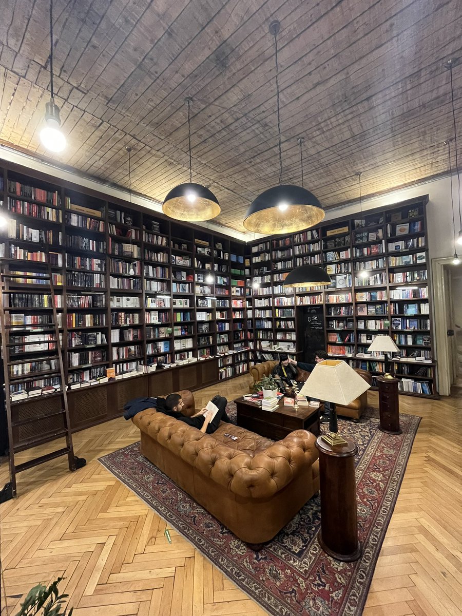 WSobala's tweet photo. @a_brzozowski @kubakropek Cărturești Carusel i Cărturești Verona, a pisarze Tatiana Țîbuleac i Emil Cioran 🤓 https://t.co/Kh04iLzVqu