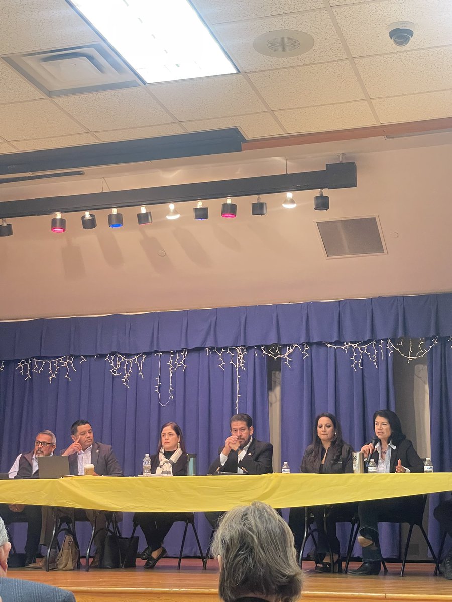CarolforTexas's tweet photo. Addressing the ongoing @GreyhoundBus situation impacting the #EastEnd community this morning. Appreciate @Pct6Constable @TDCJ,  @METROHouston, @houstonpolice, @EastEndDistrict, & @neighborHOU, for sharing information & addressing our concerns. Thank you to all the elected officials for collaborative efforts.