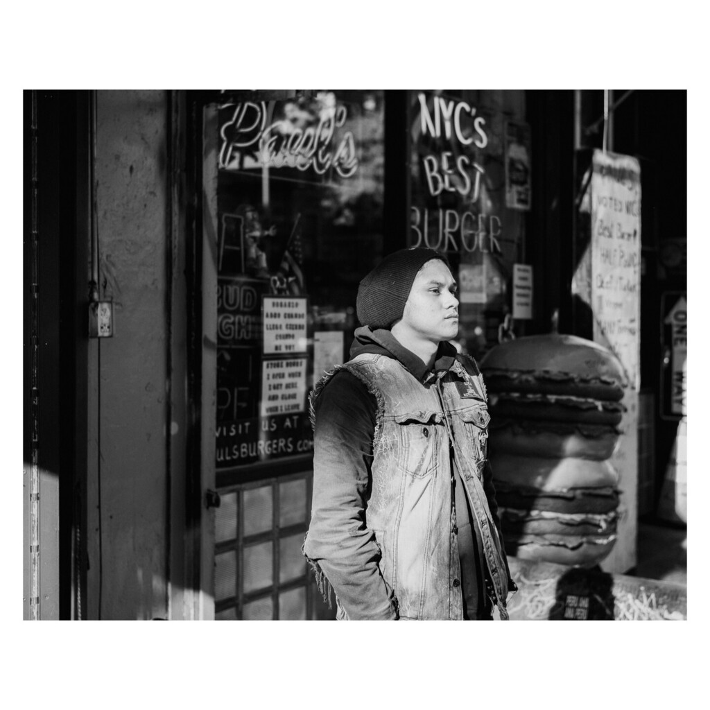 jaycowan's tweet photo. NYC Style… Energy… Feel
.
.
🗓️ November 2023
📍Manhattan | New York City
#streetphotography #workshop #peeps #wework #bestburger #greatscarf #whatevertatoo #weed #onyourphone #coolhat #leica_m #35mm https://t.co/iqv3PnaIU2 https://t.co/vxzEbZaA1F