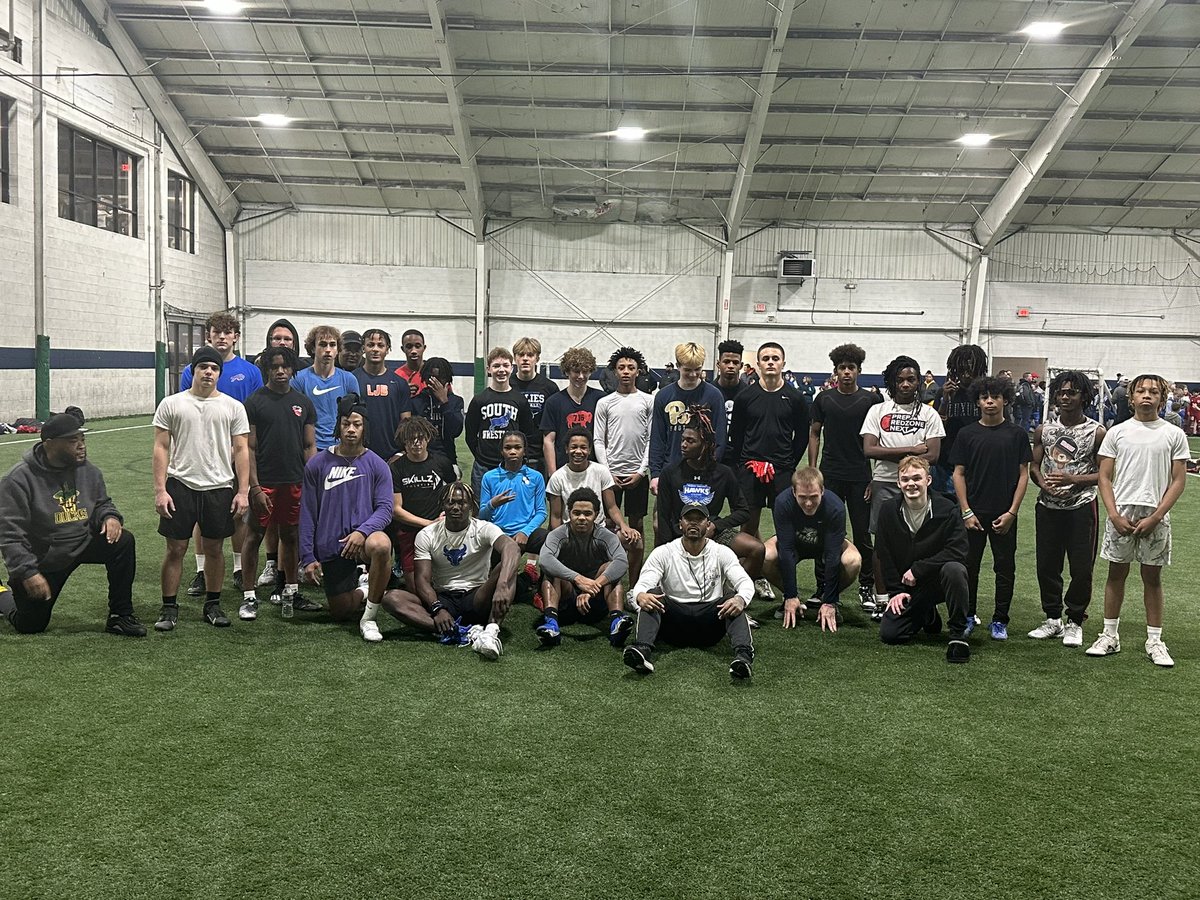 WR_COACH_O's tweet photo. Nice turnout today and missing a few but hey it is what it is!!!!!! W/ @CoachWaltw https://t.co/zKLm34iPzk