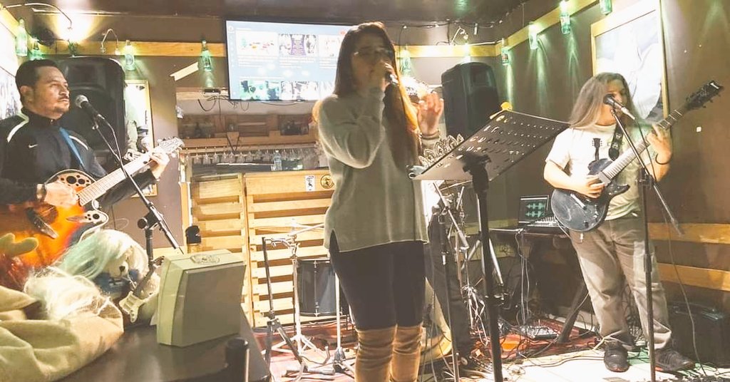 TheUSBandsv's tweet photo. Les compartimos unas fotos de lo que fue el debut The US Band en El Bar 503

#theusbandsv #elbar503 #musica #ElSalvador https://t.co/r43Cm1LmXv