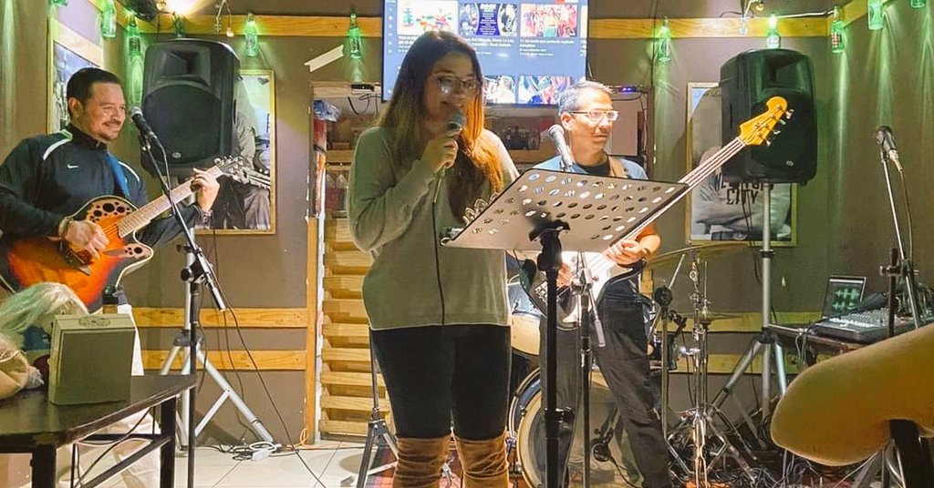 TheUSBandsv's tweet photo. Les compartimos unas fotos de lo que fue el debut The US Band en El Bar 503

#theusbandsv #elbar503 #musica #ElSalvador https://t.co/r43Cm1LmXv