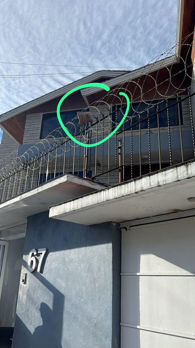 elfao's tweet photo. @amazonmex las entregas de sus repartidores 😒 https://t.co/wavMoQ3Nwh