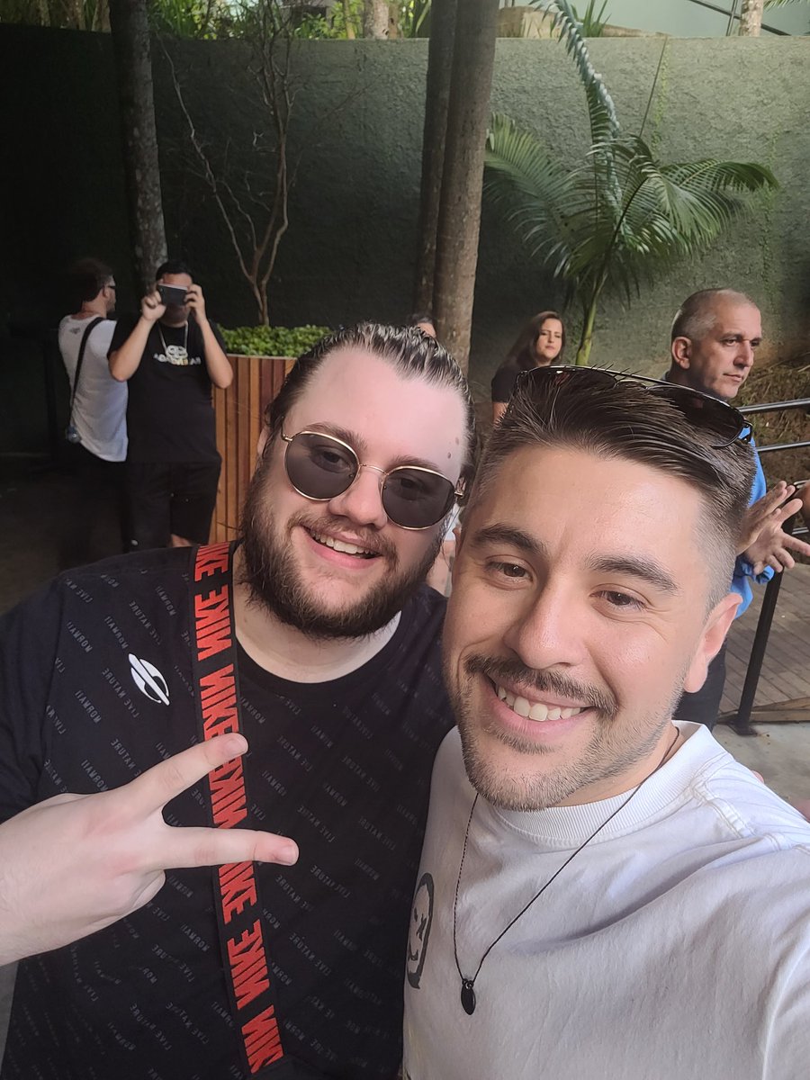 O_orlandy's tweet photo. Um amigo meu tira foto com o vntg outro com a Anna, mas eu, eu tiro foto com o rei do cait @ClovaoBengala #gvbc https://t.co/QK9NzxKMsr