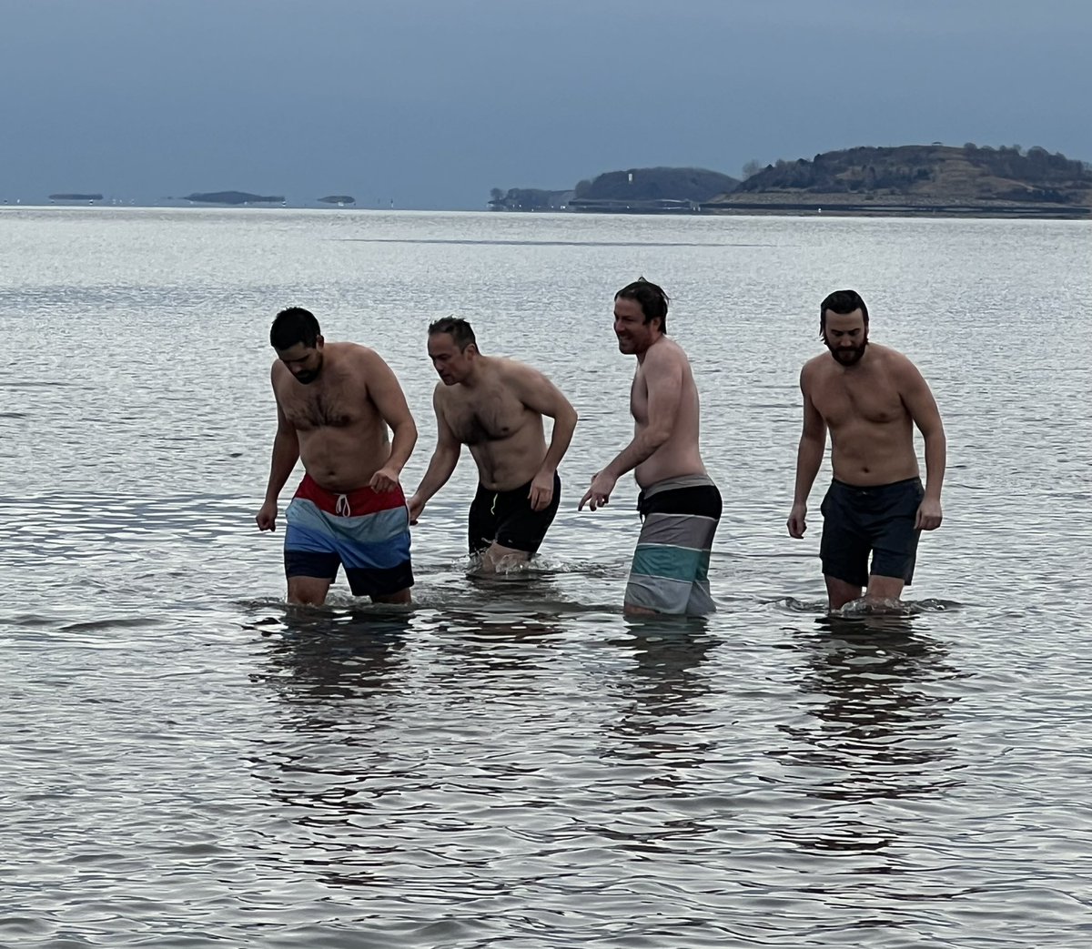 wbzSausville's tweet photo. The plunge has raised nearly $300,000 for @ComCareALS &amp; the  Peter Frates Family Foundation. #ALS #CCALS @wbznewsradio https://t.co/iEWGotBvyj