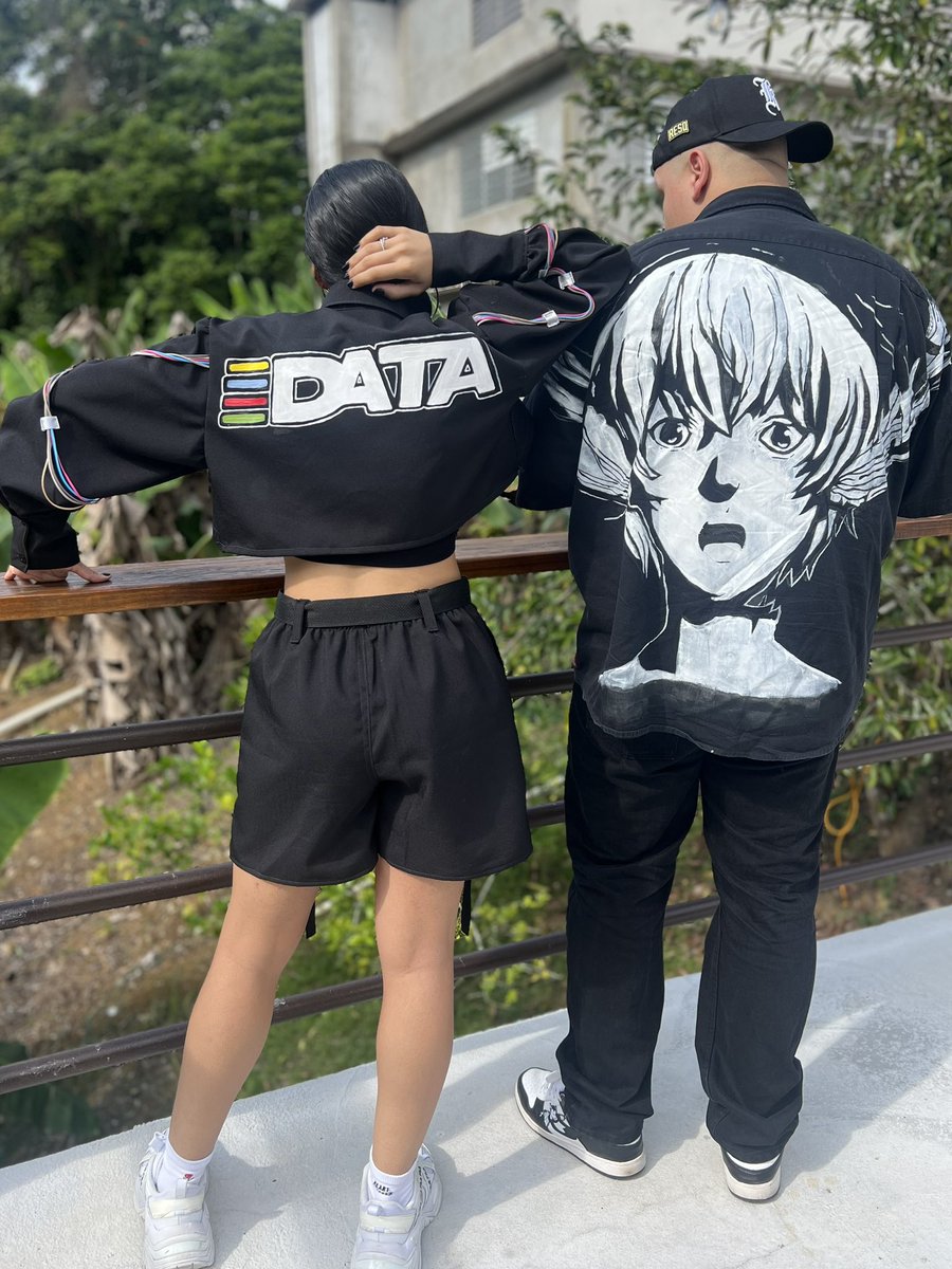 kompiarte's tweet photo. Custom outfit inspirado por el álbum “DATA” por @Tainy para su concierto ⭐️

•Outfit de mujer  realizado por @neishaly_rivera 🪡

•Arte Dibujado/Pintado por @kompiarte 🎨 https://t.co/xXraP1pBVE