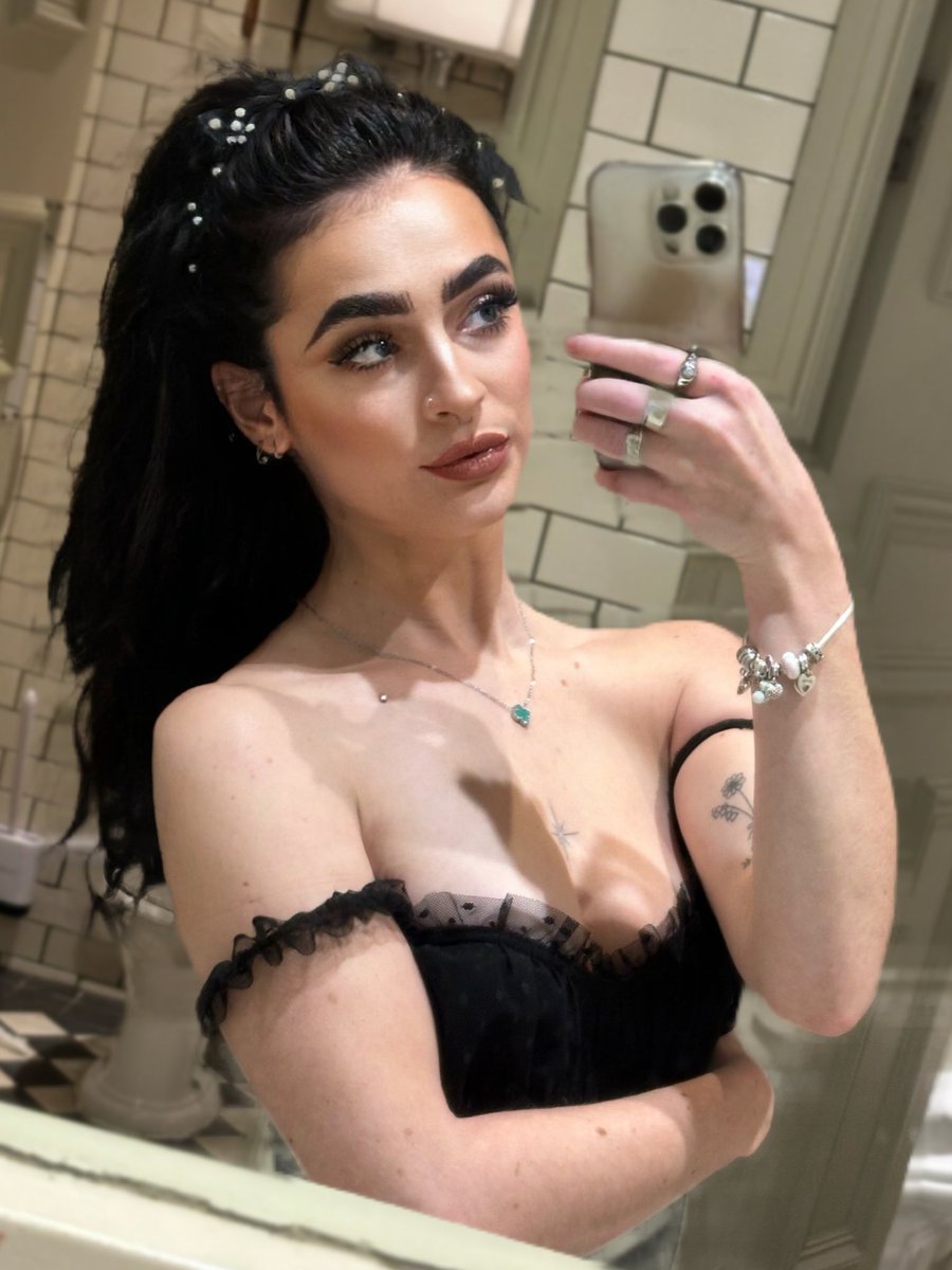 skyxelayla's tweet photo. ⚡️🖤✨ https://t.co/rfAIRQkXzY