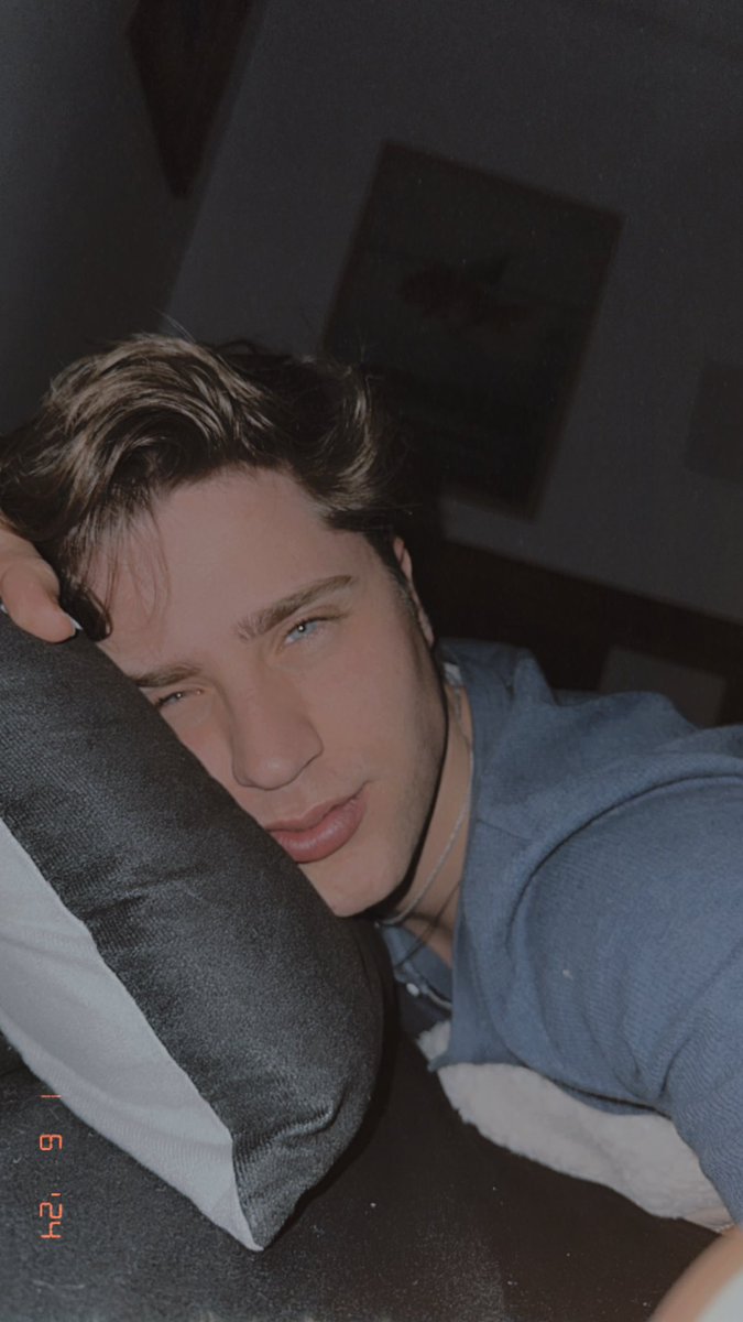 emartineeez's tweet photo. good night https://t.co/DlgPiNRZYG