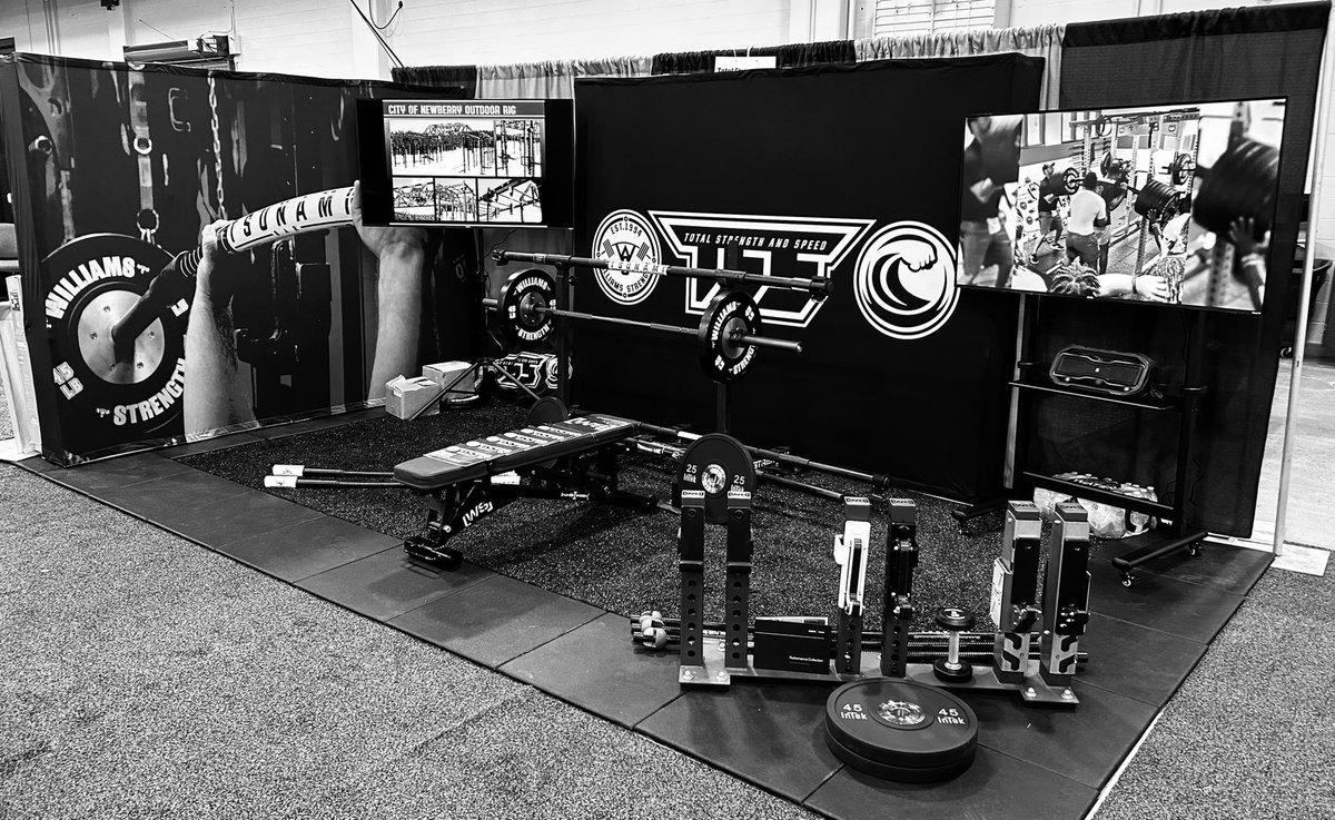 JohnSisk11915's tweet photo. Back in NashVegas!! #AFCA https://t.co/uyedkVsuLO
