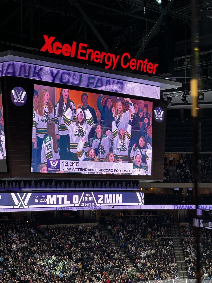 RussoHockey's tweet photo. New record for women’s pro hockey. Pic courtesy of Frank Brown https://t.co/fDosEnNoPT