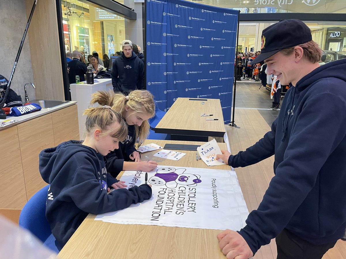 KimHlewka's tweet photo. I don’t think there is anything anymore humbling then receiving an autograph from some amazing resilient, Stollery kiddos #ryanmcleod #warrenfoegele #connorbrown @StolleryKids @simply_cecily @westedmontonvw @flannelfoxes  @EdmontonOilers https://t.co/d8Xb5c64m6