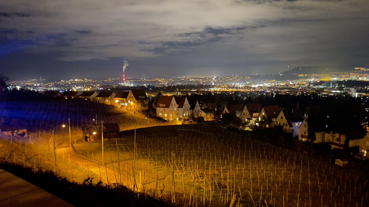 ICESonic6's tweet image. Das Nächtliche Panorama von der #Autostadt ,da Werden Zur Einstellung von VerkehrsPlanerInnen erst mal Die guten alten #Carrera Schienen rausgeholt  @stuttgart_stadt #KlimaNeutral2030 #ÜberhitzeStädte #BlutZoll #RadRevolution im Hügeligen Sind Die Alltägliche Radfahrer Fitter