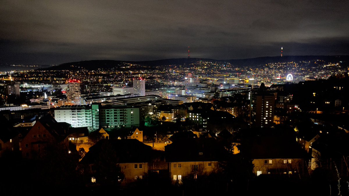 ICESonic6's tweet image. Das Nächtliche Panorama von der #Autostadt ,da Werden Zur Einstellung von VerkehrsPlanerInnen erst mal Die guten alten #Carrera Schienen rausgeholt  @stuttgart_stadt #KlimaNeutral2030 #ÜberhitzeStädte #BlutZoll #RadRevolution im Hügeligen Sind Die Alltägliche Radfahrer Fitter