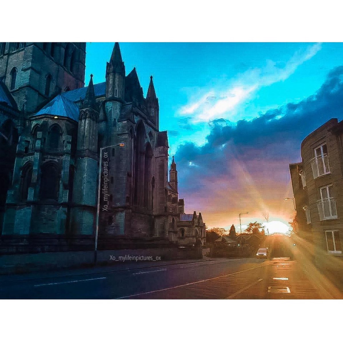 VicBarclayx's tweet photo. @GrumpyBangali #Grumpyletmein #England #photograghy #photographer #sunset #Buildings https://t.co/ztW5ufMFpK
