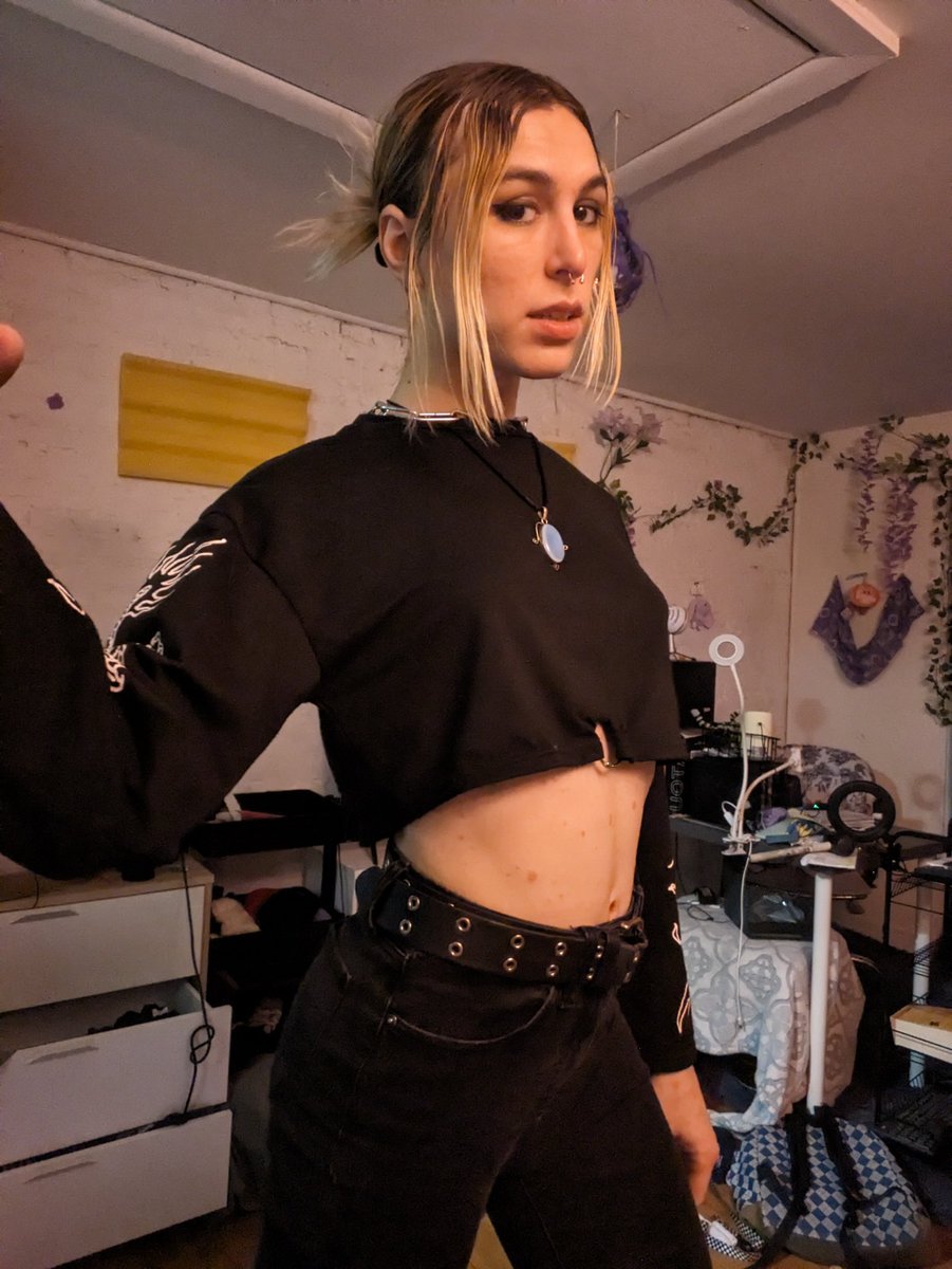 VivvyTheVamp's tweet photo. girl who just uploaded a new song to soundcloud🐰 https://t.co/i6K6h4CizB