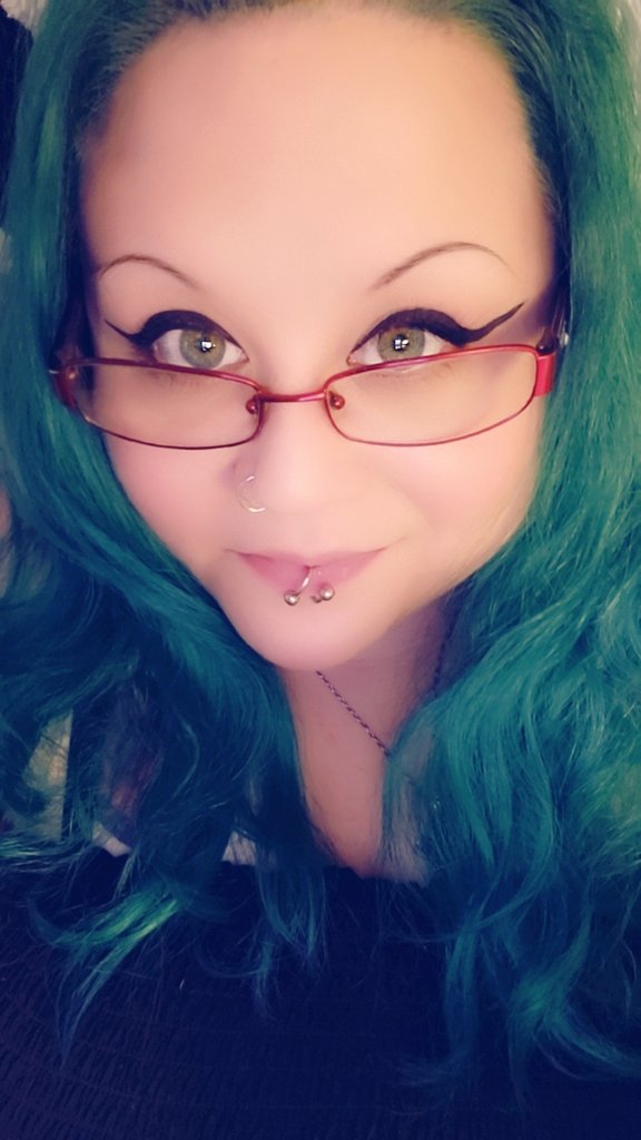 GothicElf666's tweet photo. #gothgirl #gothicbbw #arcticfox #phantomgreenaf #phantomgreen https://t.co/XNZsyY2jAi