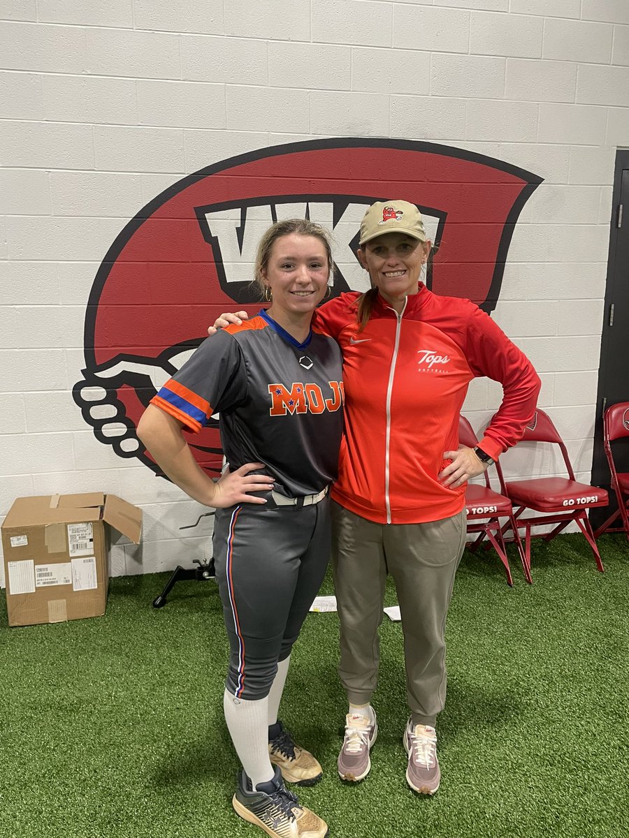 Emma Mayes tweet media