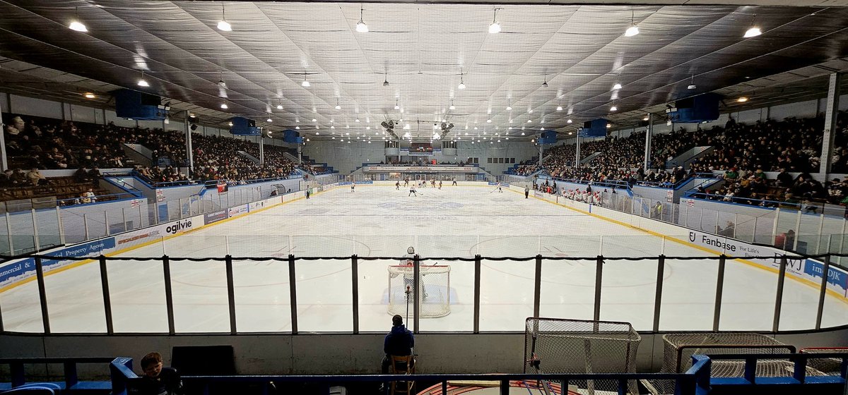 jimandchips's tweet photo. What can I say but Bravo @edcapitals fans .... Once again, you had the building rocking some great dancers in the crowd as well !!! man, even the @AberdeenLynxSC fans were joining In 😂
Here's hoping @CapsTVLive have it on Cam 👍 #monthecaps #bringamate #thenextbigthing #handsup https://t.co/BDF3aKvhX5