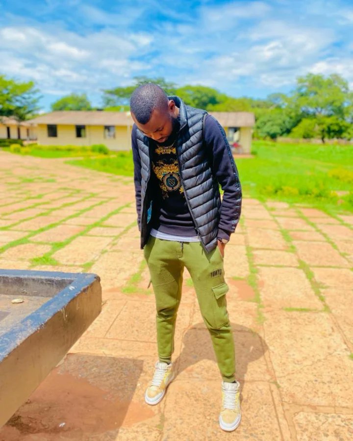 Kingmentality23's tweet photo. Kembo teti ayaze 💚🖤💚 #Kingmentality https://t.co/GIGXnyJwdw
