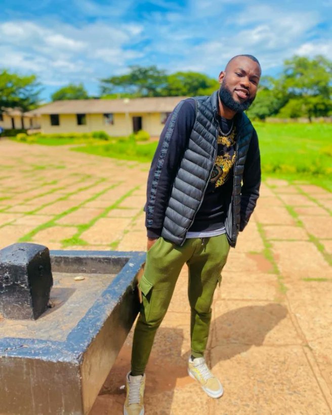 Kingmentality23's tweet photo. Kembo teti ayaze 💚🖤💚 #Kingmentality https://t.co/GIGXnyJwdw