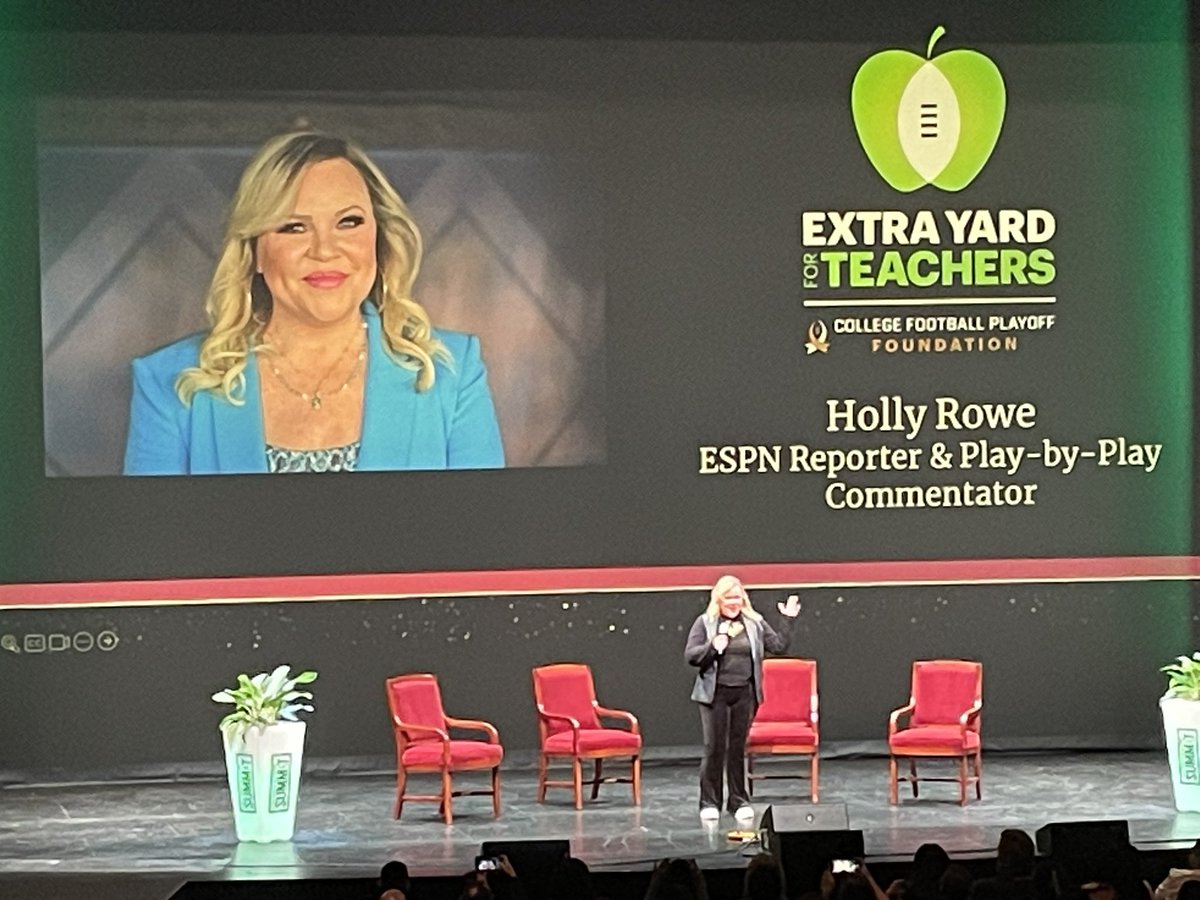 msgordons4's tweet photo. Holly Rowe!!!! Thank you @CFPExtraYard  for allowing this fan girl moment!!! How cool! #ExtraYardSummit https://t.co/GOgmCt2bho