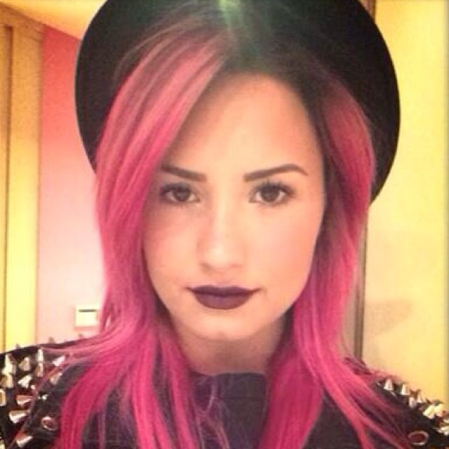 revampedz's tweet photo. @sckrxcx um lacre era o da demi lovato https://t.co/j5Dtv2GMTG