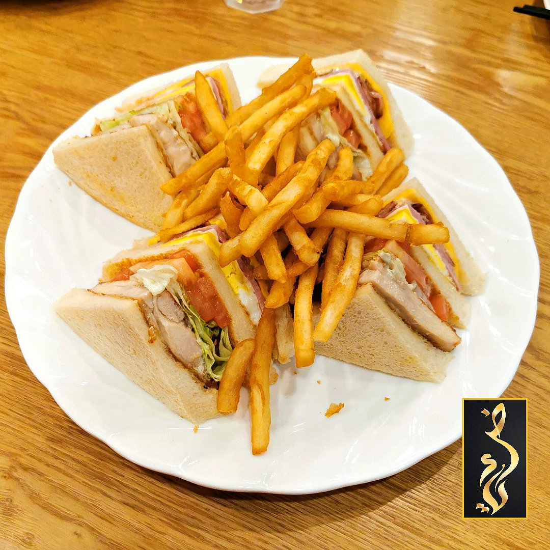 You know it's a good sandwich when it doesn't even fit in your mouth🥪🥪💪 #sandwich #clubsandwich #RichmondBC #Vancouver #vancity #YVR #britishcolumbia #sandwiches