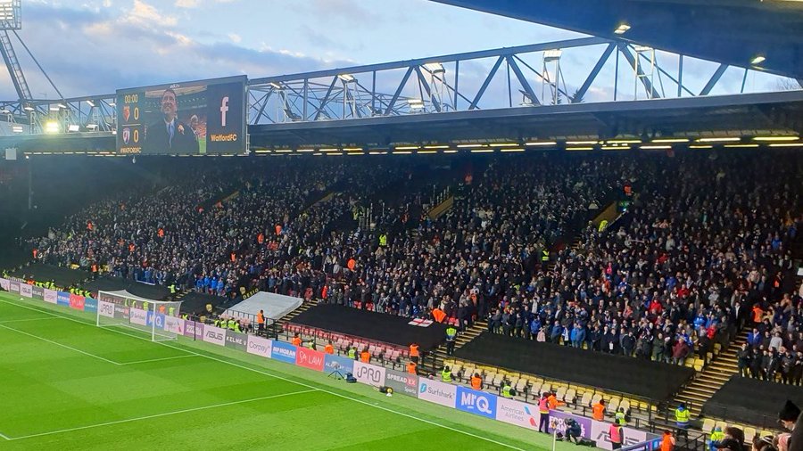 GradaBpro's tweet photo. 6.000 aficionados del Newcastle en Sunderland.
4.000 aficionados del Leicester en estadio del Millwall.
4.000 aficionados del Chesterfield en Watford.
4.500 aficionados del Aston Villa en Middlesbrough.

La FA Cup es una joya a nivel de gradas.
