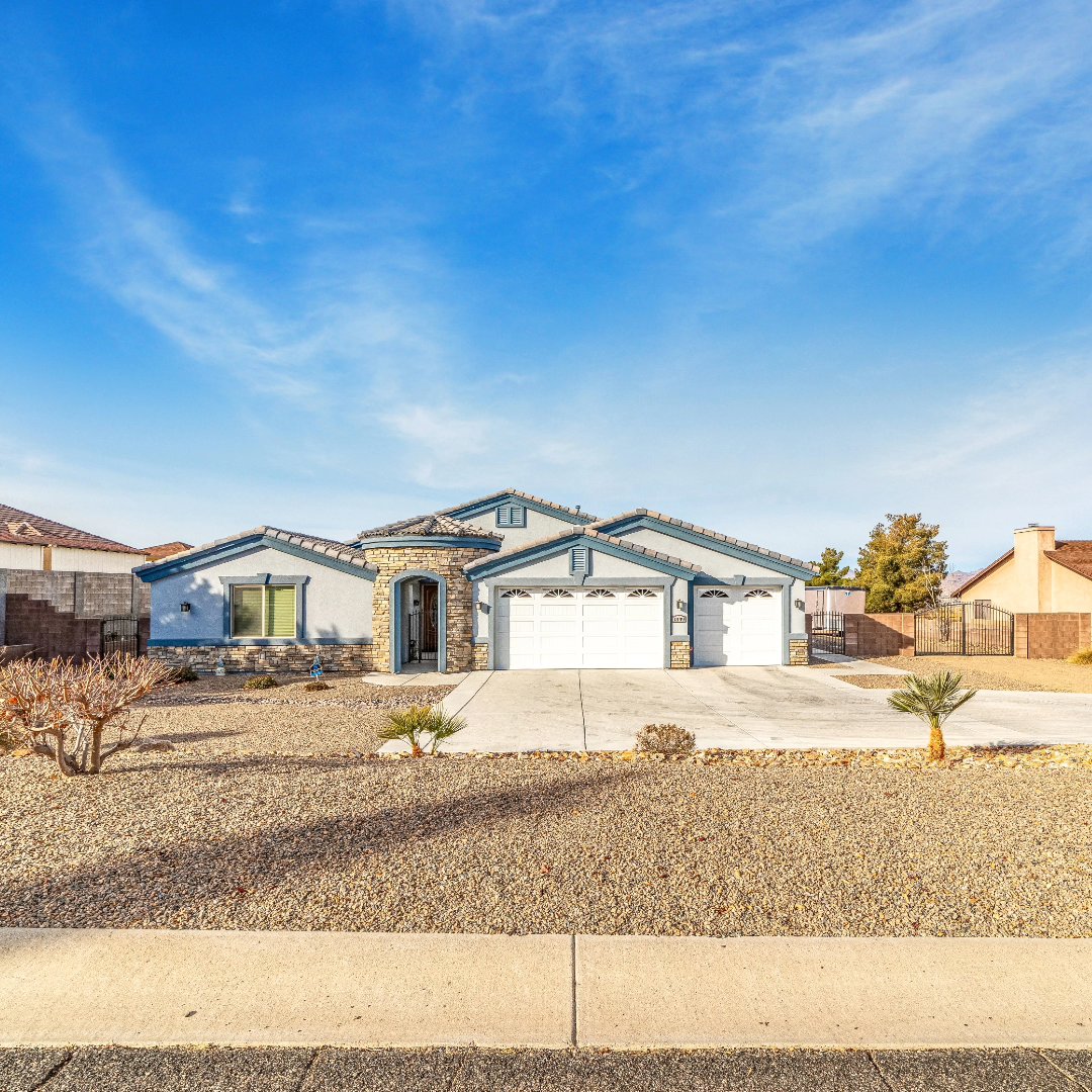 _savagedq's tweet image. 1349 Mustang Springs Rd.

3 bedrooms (2 primary suites)
3 bathrooms
Oversized 3 car garage
Just under 1/2 acre lot
Huge Wrap Around Patio
Panoramic Views

Call/Text/DM for info! 928-530-3283 

This Kingman AZ home is one you won't want to miss!

#bmpnetwork #exprealty #kingmanaz