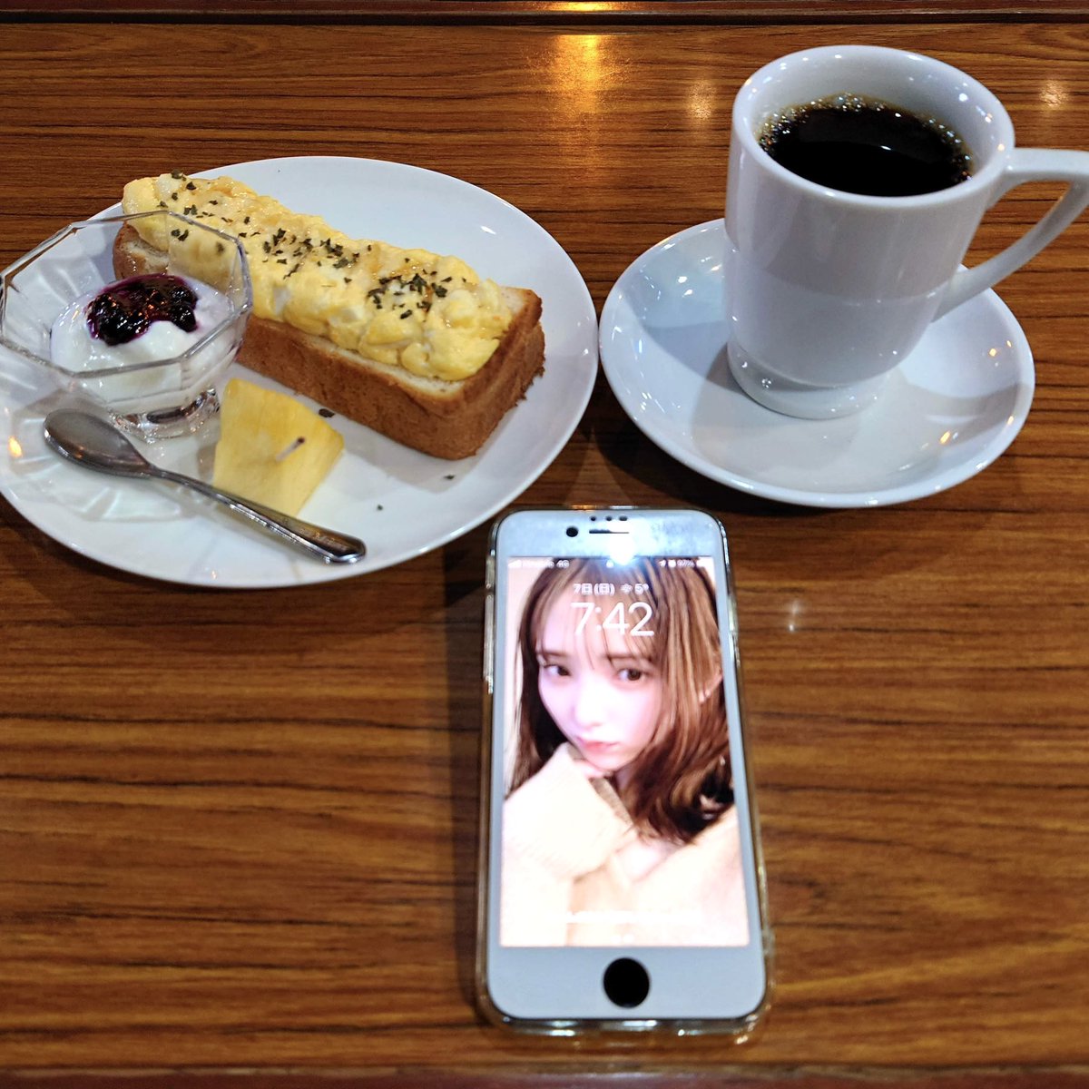 Miyoshikun_oshi's tweet photo. おはようございます
昭和レトロな喫茶店で朝ごはんなう
冬らしい寒い日になる予報なので昨年着なかったPコートを装着する!
皆さまも良い1日を〜
#朝ごはん
#喫茶店
#美好くん
#SCHOTT
#740N https://t.co/gWf49CeALf