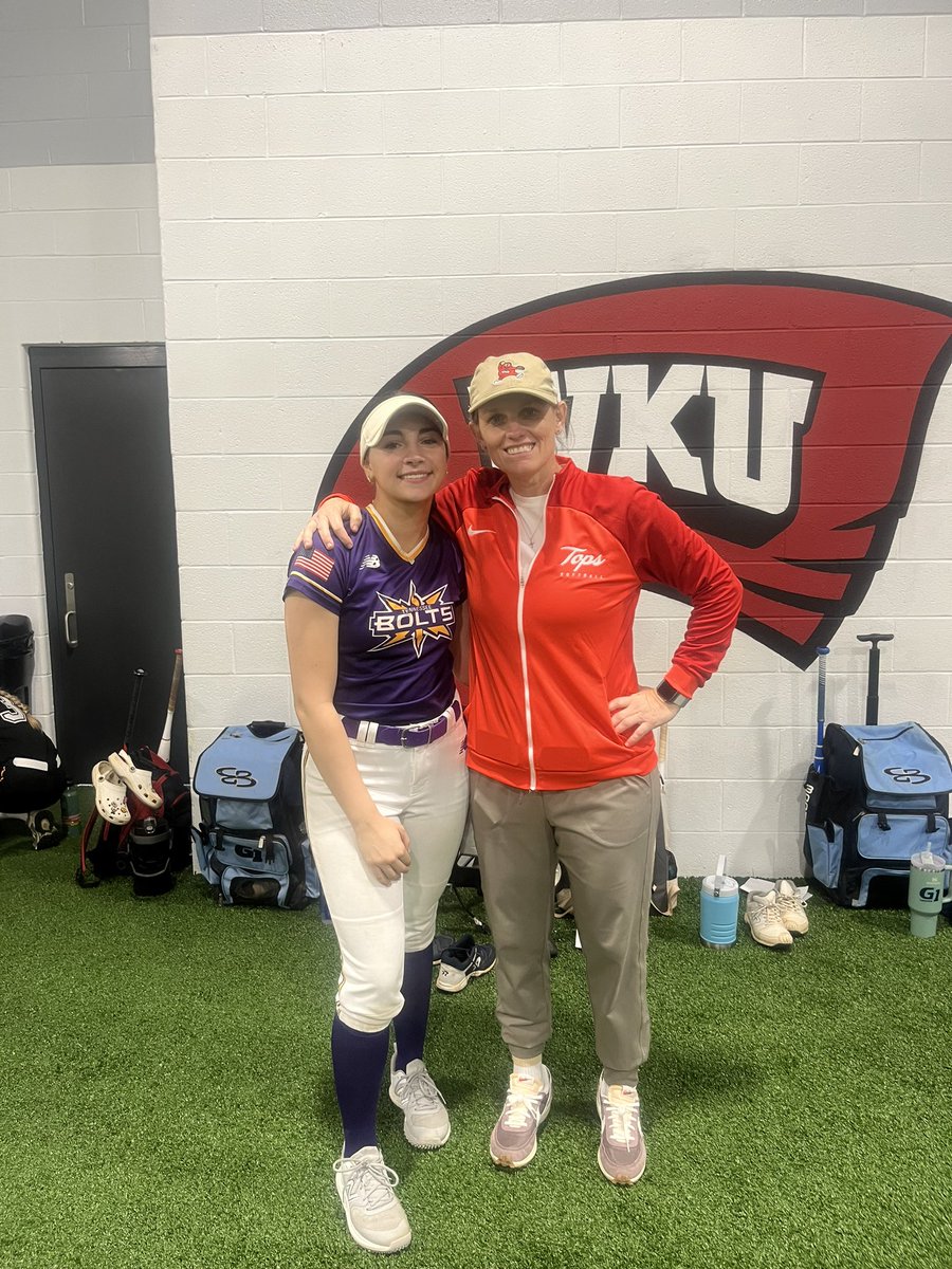 In love with Western Kentucky’a softball program! This was an amazing pitching camp where I learned so much. Thank you <a href="/AmyLTudor/">Amy Tudor</a> <a href="/CarmynGreenwood/">Carmyn Greenwood</a> and <a href="/KaylaBixel/">Kayla Bixel</a> for this! Would love to be back too!!