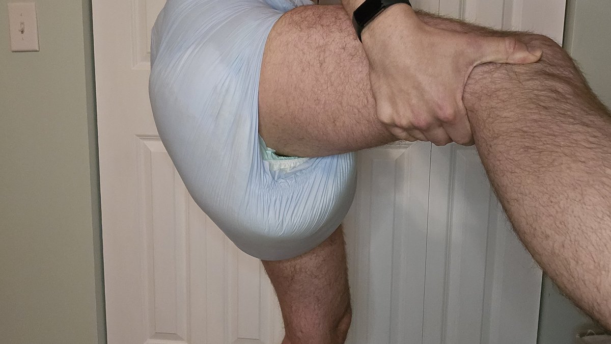 Memezsz's tweet photo. Times up! Mommy was very excited to check my diapers and found that I in fact failed my second chance to avoid punishment... wish me luck. #extrathickdips #Memezsz #soakeddiaper #abdl #abdlcouple #abdlcommunity https://t.co/dIsD31JPxG