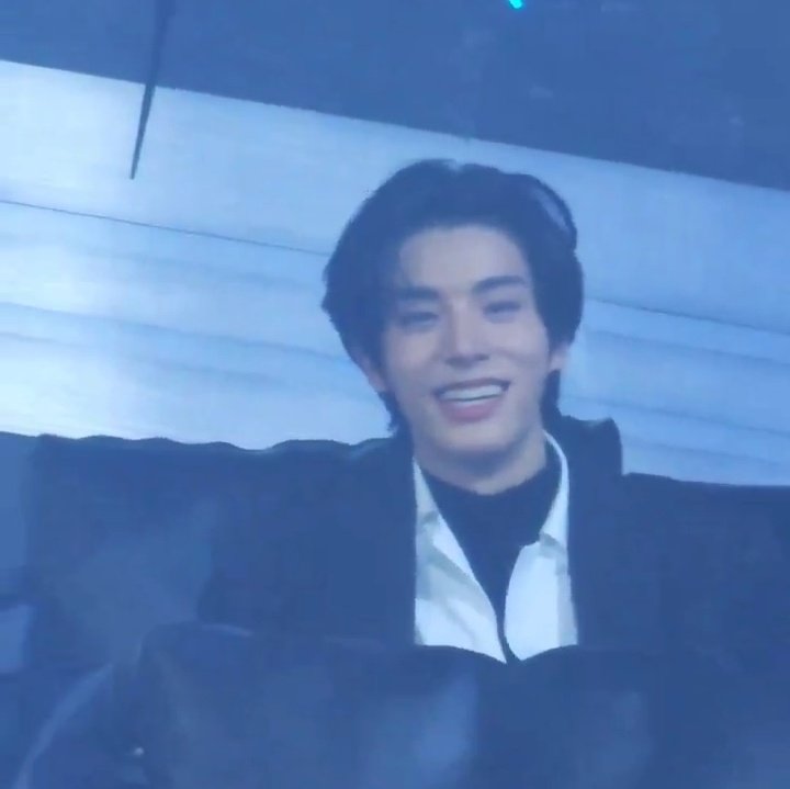 1115gallery's tweet photo. the way his face lighten up the moment he saw engenes 🥹🤍 #ENHYPEN_JAKE https://t.co/6OsdZJ3sdZ