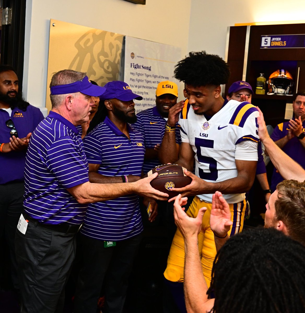 CFBReport's tweet photo. “Brian Kelly can’t recruit”

#1 Recruit (#1 QB)  Bryce Underwood 🤝🏿 LSU
#5 Recruit (#1 WR) Dakorien Moore 🤝🏿 LSU
#16 Recruit (#1 RB) 🤝🏿 LSU

Bryce Underwood is the highest rated LSU commit in the 247 Era

Dakorien Moore is the 3rd highest rated LSU commit in the 247 era

He’s already produced one Heisman winner at LSU and he’s aiming for another + a National Title. Recently LSU just made sweeping changes on the defensive staff which will vastly improve the defense 

It’s worth noting that the last 3 LSU HCs have all won NCs at LSU.