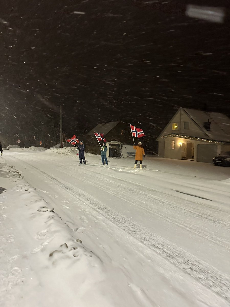MoniqueKirsch's tweet photo. Yes, we did it🤩 💪😉 Wow what an experience😅 We ran the PolarNight Halfmarathon in Tromsø Norway🌟A run in the dark &amp; a snowstorm made it more challenging 🙈 🌨️ 🇳🇴🏃‍♀️🏃‍♀️❄️🤩🌟🥶⛄️#GoLuxembourg #proud #iloverunning https://t.co/O4EIW2dIGn