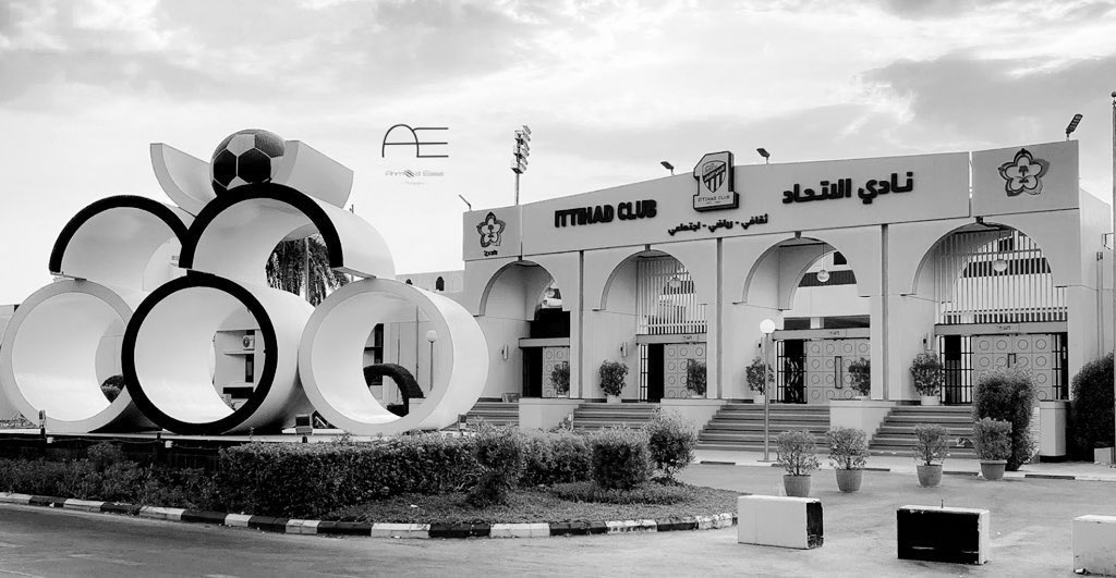 الاتحادي المضطهد له حق يدافع عن حقوق #الاتحاد الذي سُلب عياناً بيانا والله لو ينزفوا قطرات الدم بالدم ويجمعوا الهم في هم ويخلقوا من شعر السواد شيبا سيبقى اتحادنا سم في حلوقهم ومراره تغوص في أكبادهم سواء طال الزمن نحن مع نادينا في كل بطولة يشارك فيها وغير عادله نعتبرها مجرد تسليه.