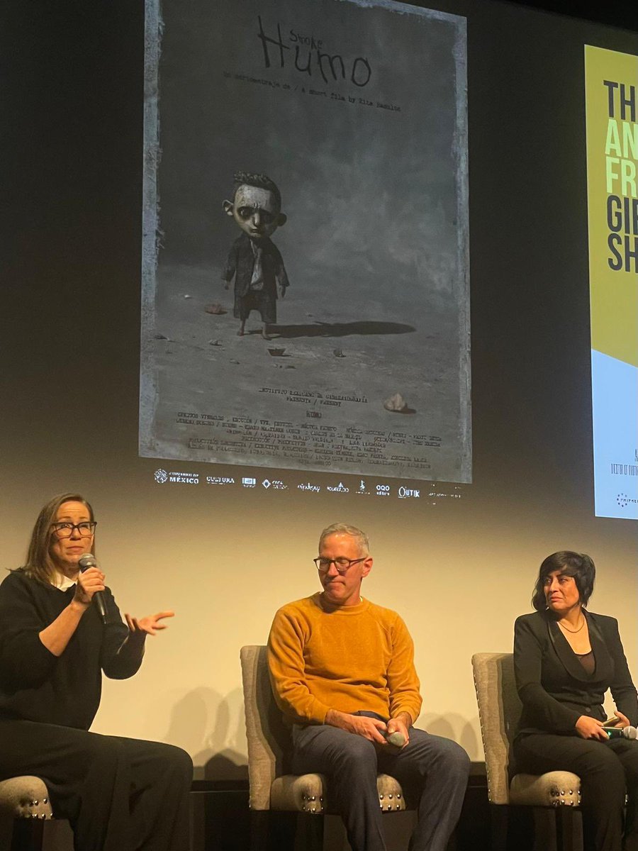 ConsulMexNuy's tweet photo. El @ConsulMexNuy a través del @mciny, asistió a la presentación del cortometraje @humo_shortfilm por @RitaBasulto. Proyecto prenominado a los óscares, y por la producción mexicana rodada en el estudio de Guillermo del Toro @RealGDT.

 ¡Felicidades y mucho exito! 🙌🏻🇲🇽 https://t.co/jDRbm7WVDQ
