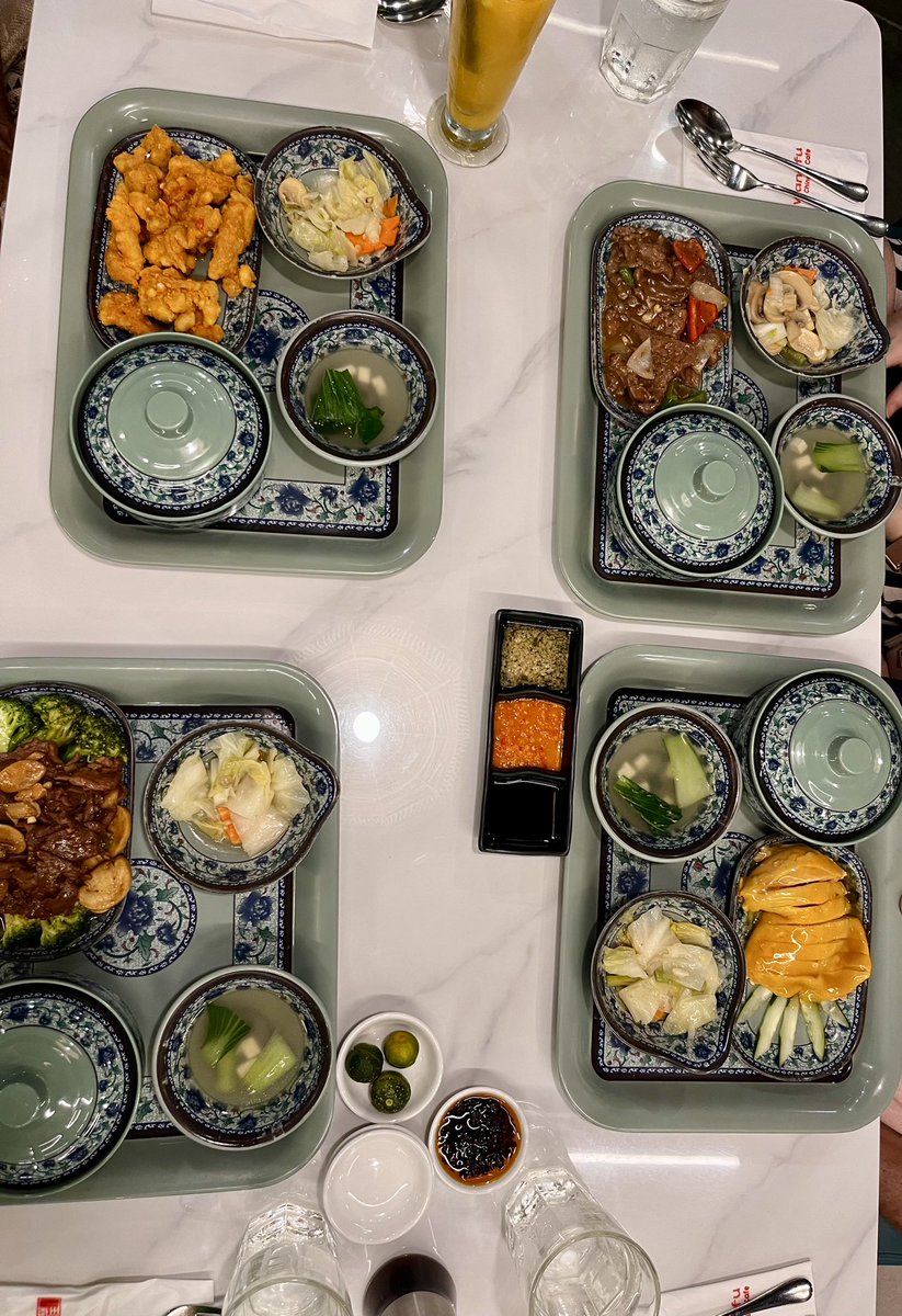 ryhang16's tweet photo. Finally!!! After 10thousand years, nagkaroon din ng lakas ng loob mag dine.😅 #wangfuph that feeling na gustong-gusto mo mkita lodz mo since 2011 peru kinakabahn & takot ka na baka makita mo nga siya.😂 Papa Chen | Ser Chief @ImRichardYap08 https://t.co/GpbYzFh5kq