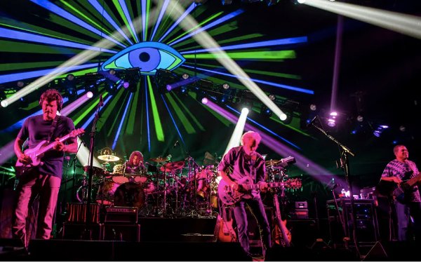 Rfk4POTUS's tweet photo. Kennedy's favorite band was the @GratefulDead. Let's have some fun this Saturday night. Let's build a playlist of the best 21st century versions of the Dead catalogue. Here's "Cumberland Blues" from @deadandcompany to start the set.
#RFKJr #JerryAndBobby
https://t.co/kHNmaTvcap https://t.co/lVwWltpOVR