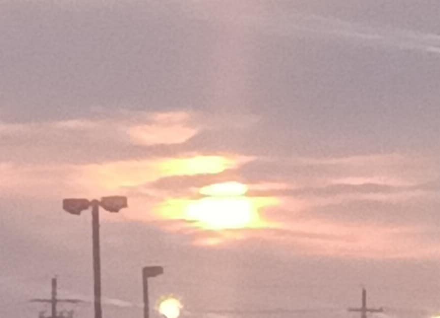 LanaJB6's tweet photo. Another Sun dog in Kokomo Indiana. I watch the skies often. https://t.co/4sjGjN4pHT